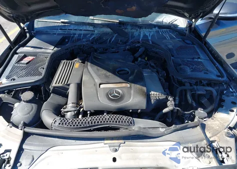 2015 Mercedes-Benz C 300 из США, поврежденный, VIN 55SWF4JB3FU070990